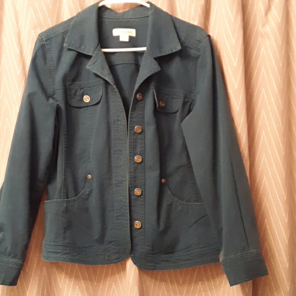 Jean jacket with metal buttons